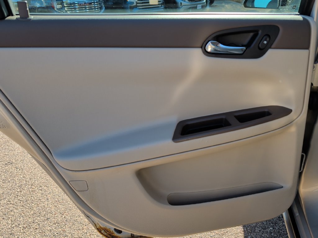 Used 2008 Chevrolet Impala LT FWD image 30