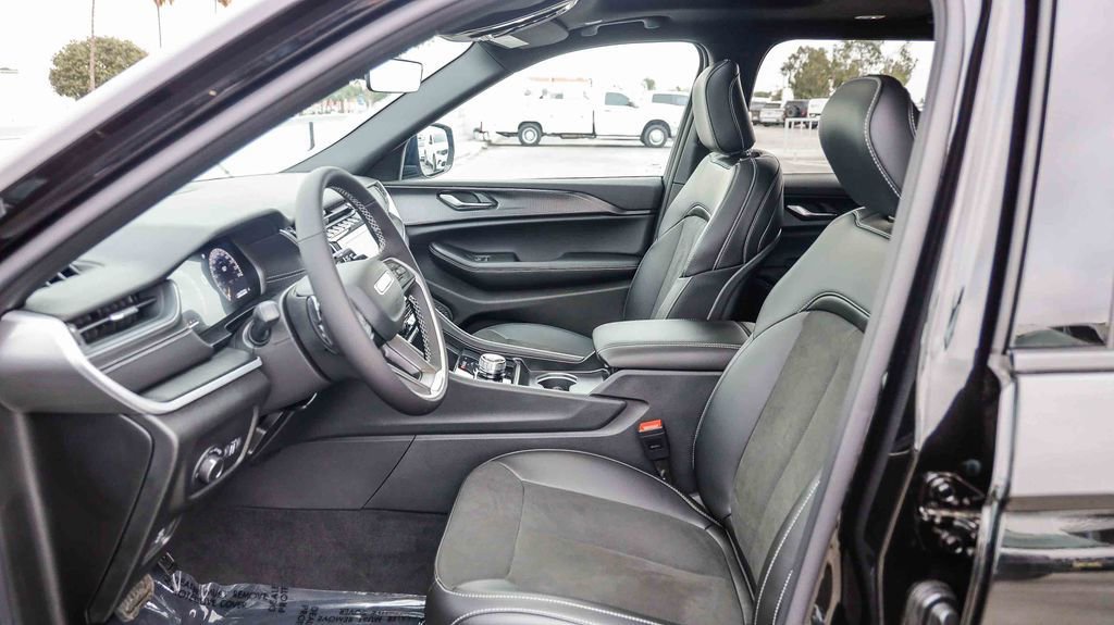 New 2025 Jeep Grand Cherokee L Altitude image 19