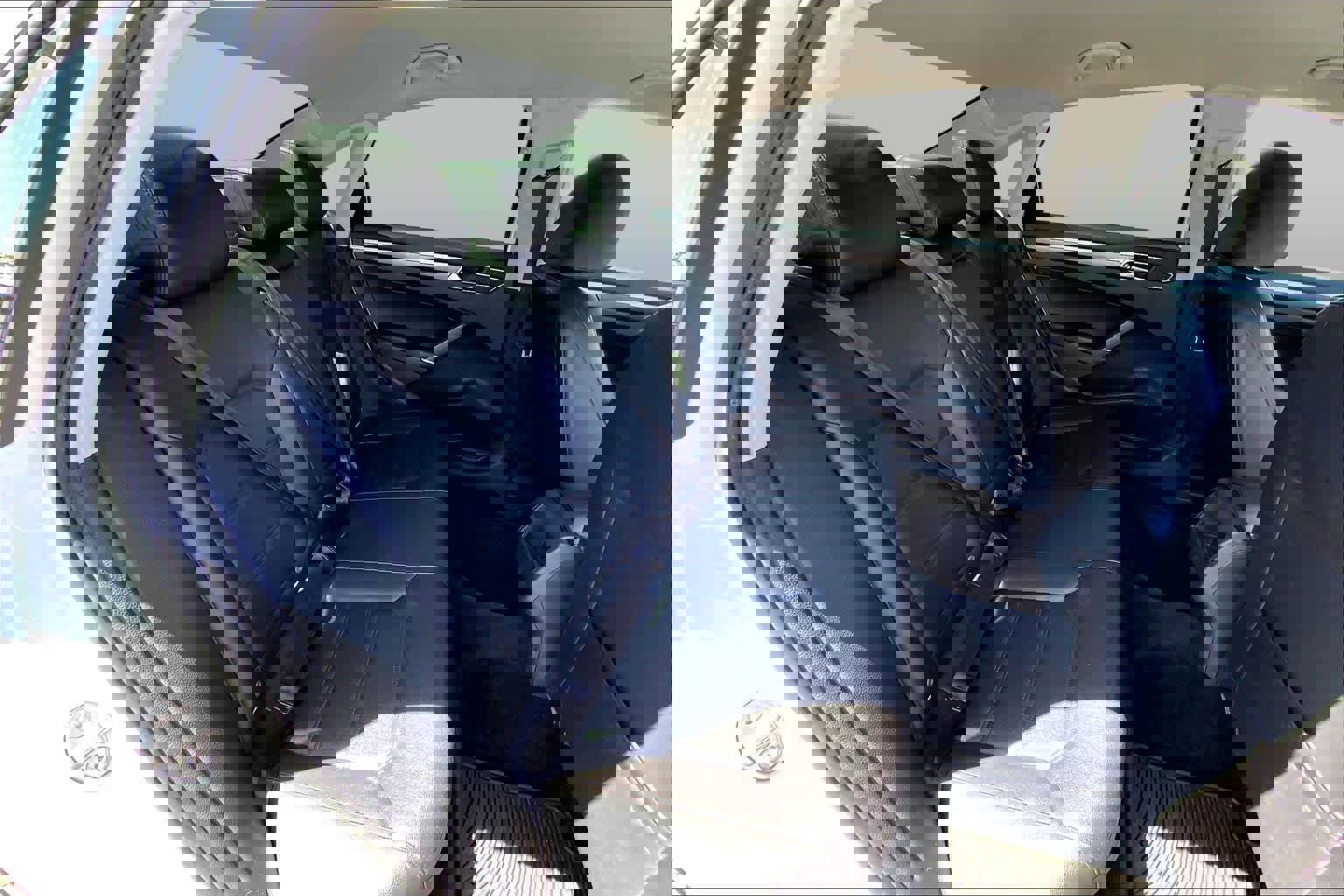 Used 2018 Volkswagen Passat 2.0T R-Line w/ R-Line Lighting Package FWD image 19