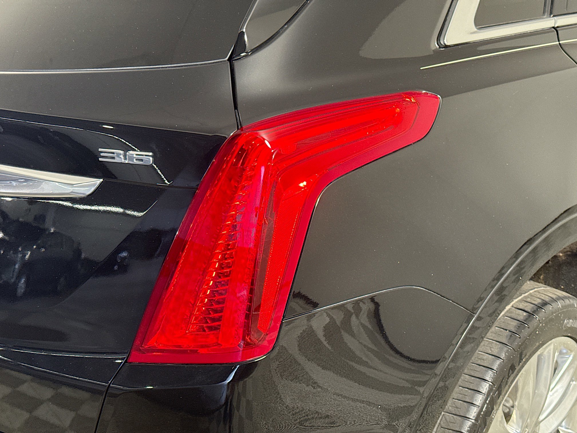 Used 2017 Cadillac XT5 Platinum image 34