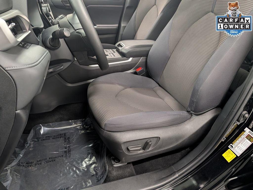 Used 2022 Toyota Highlander LE AWD/4WD image 11