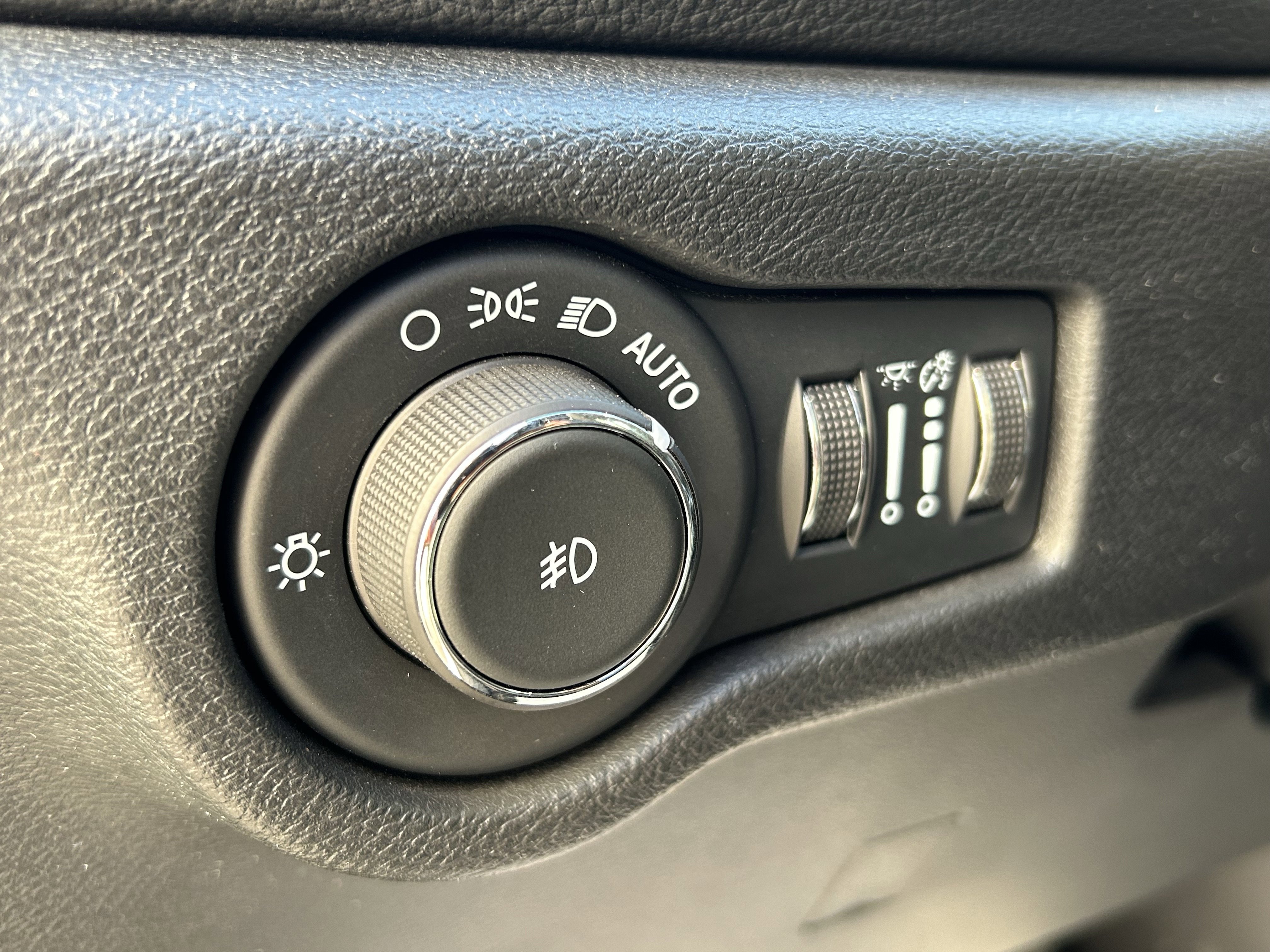 Used 2024 Chrysler Pacifica Limited image 15