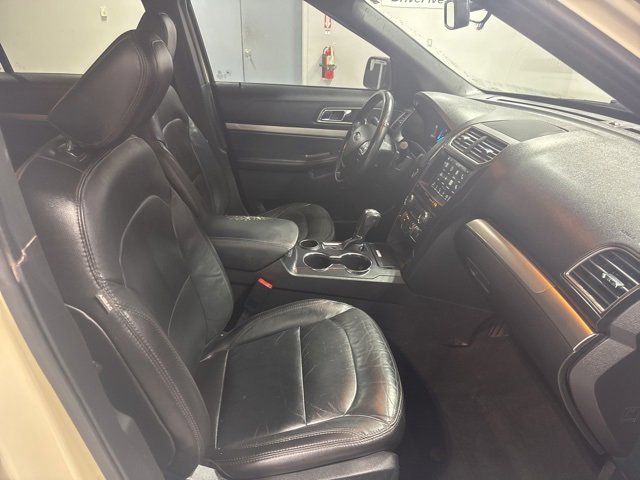 Used 2018 Ford Explorer XLT w/ Equipment Group 202A image 19
