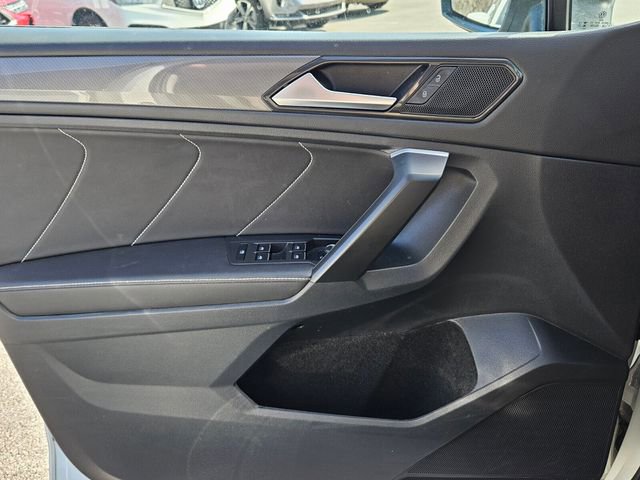 Used 2023 Volkswagen Tiguan SE w/ Panoramic Sunroof Package FWD image 16