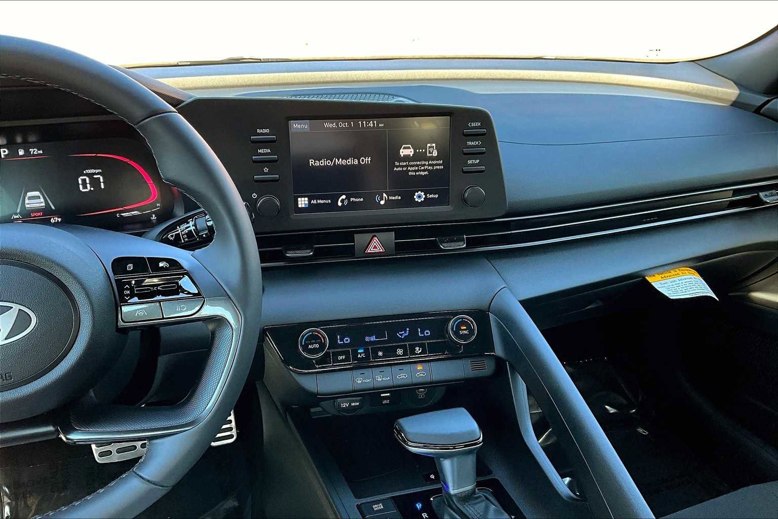 Used 2025 Hyundai Elantra Sport image 6