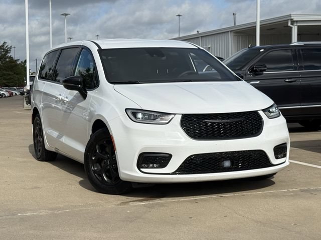 Used 2024 Chrysler Pacifica Limited FWD image 2