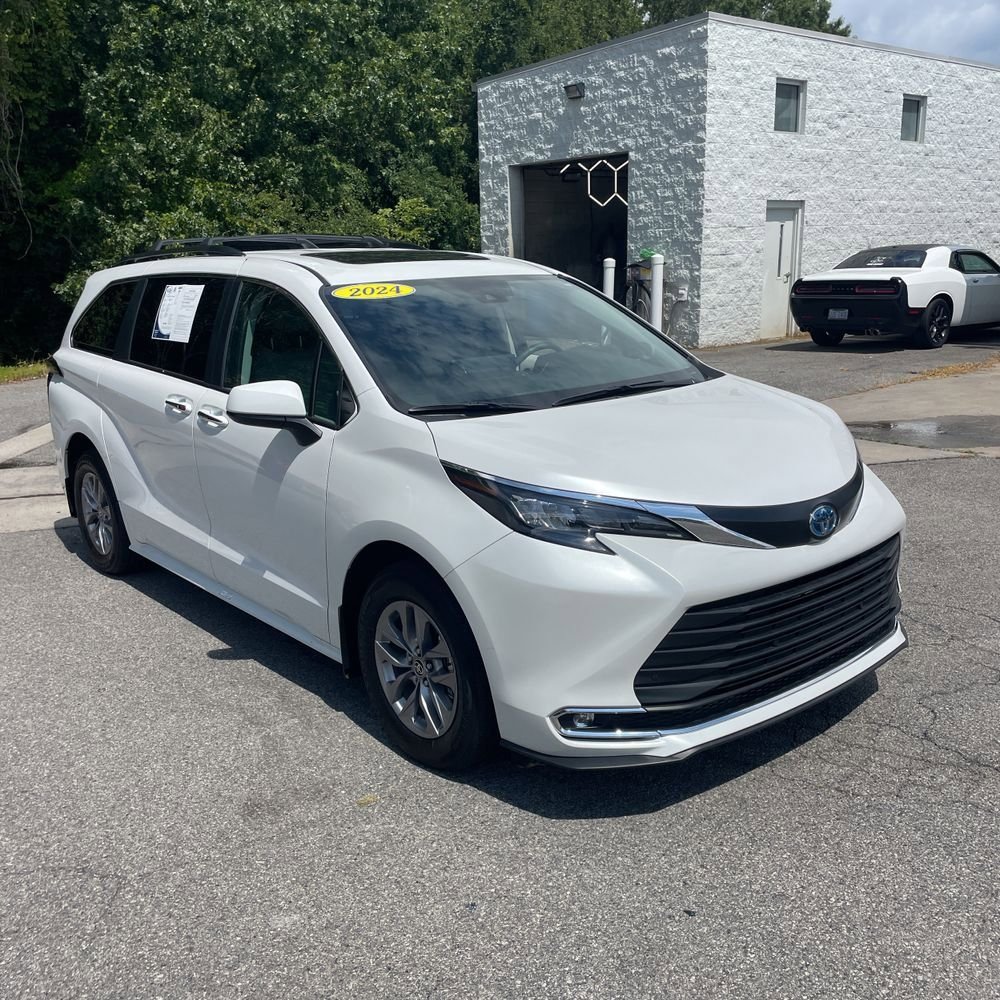 Used 2024 Toyota Sienna XLE