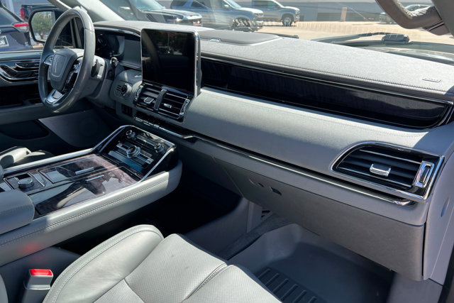 Used 2021 Lincoln Navigator Reserve w/ Luxury Package AWD/4WD image 25
