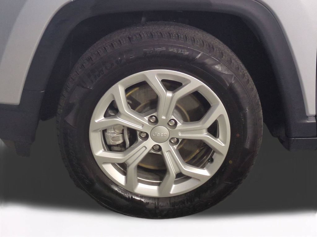 Used 2024 Jeep Compass Latitude AWD/4WD image 11