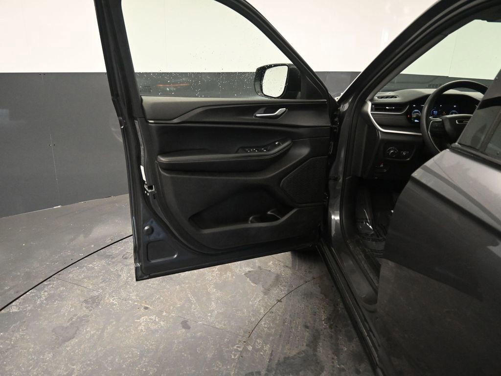 Used 2023 Jeep Grand Cherokee L Laredo image 26