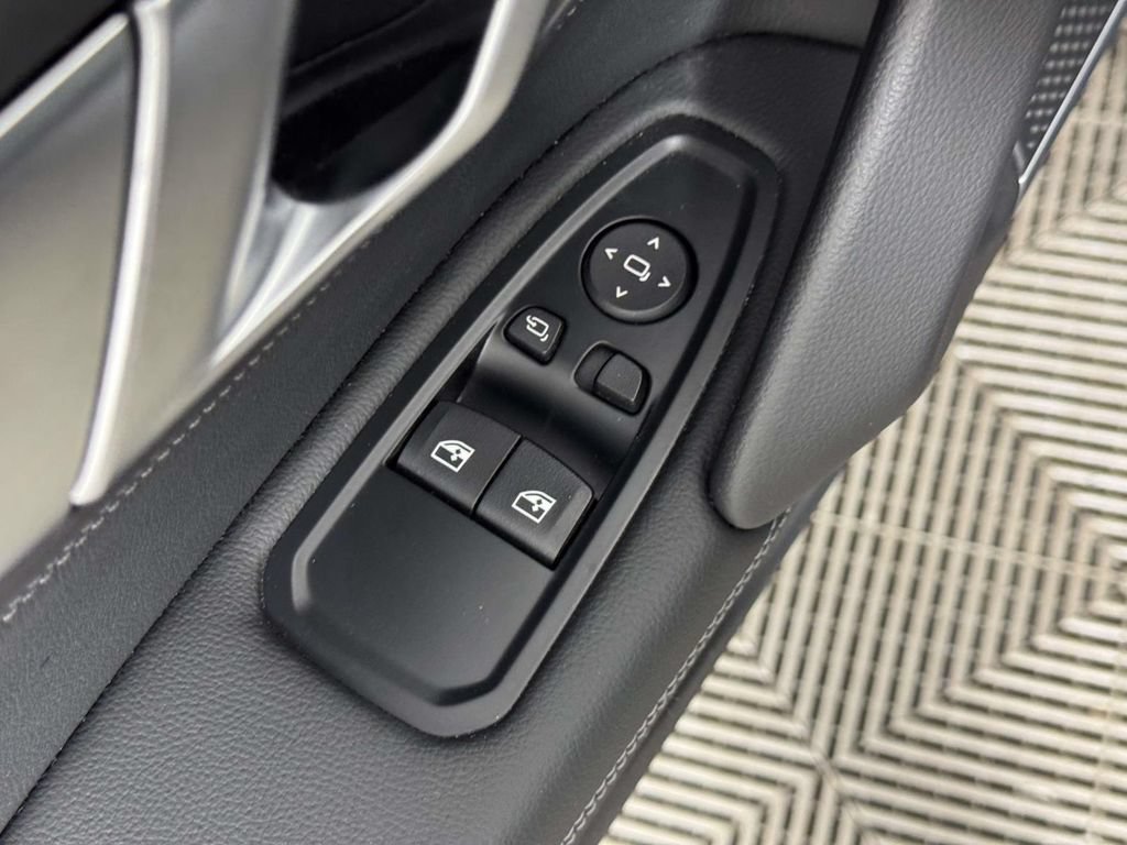 Used 2025 BMW Z4 M40i w/ Edition RWD image 18