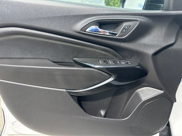 Used 2025 Chevrolet Trax ACTIV w/ Sunroof Package FWD image 17