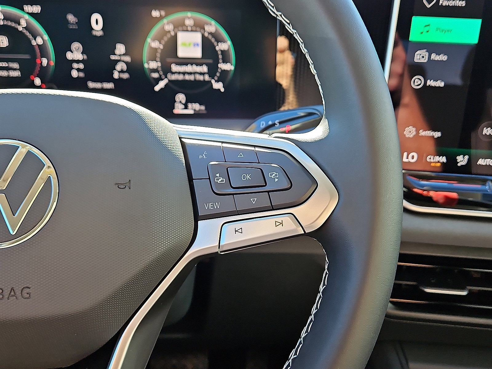 New 2026 Volkswagen Tiguan SE image 17