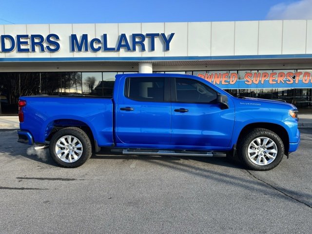 Used 2025 Chevrolet Silverado 1500 Custom image 3