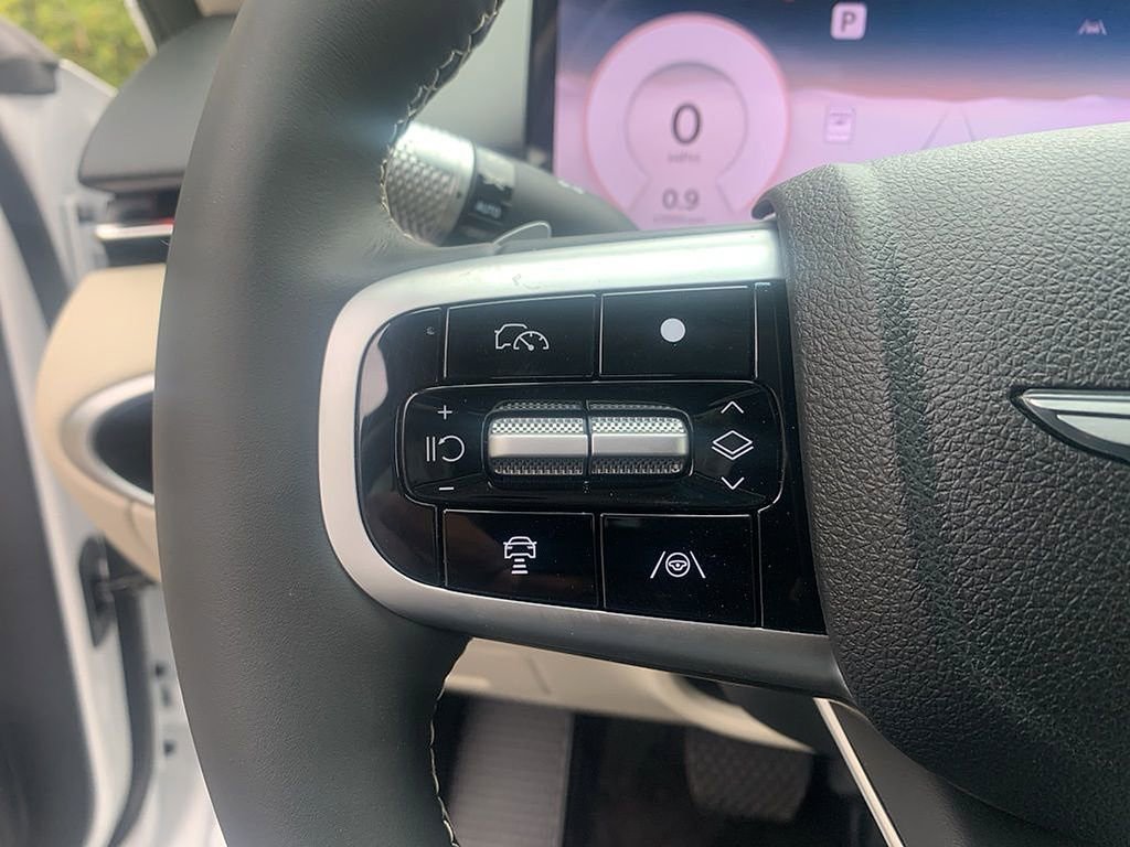 Used 2026 Genesis GV70 2.5T Select image 7