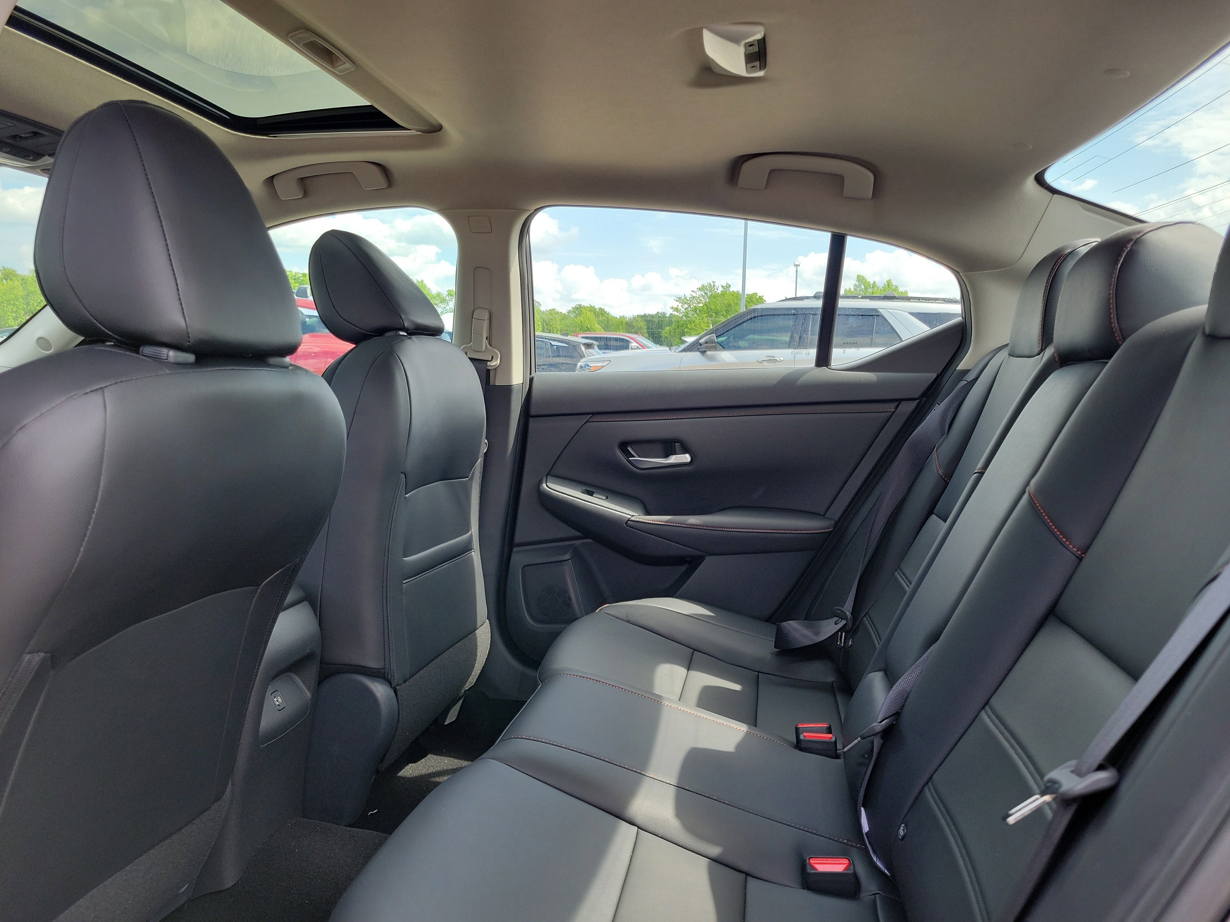 Used 2025 Nissan Sentra SR w/ SR Premium Package image 11