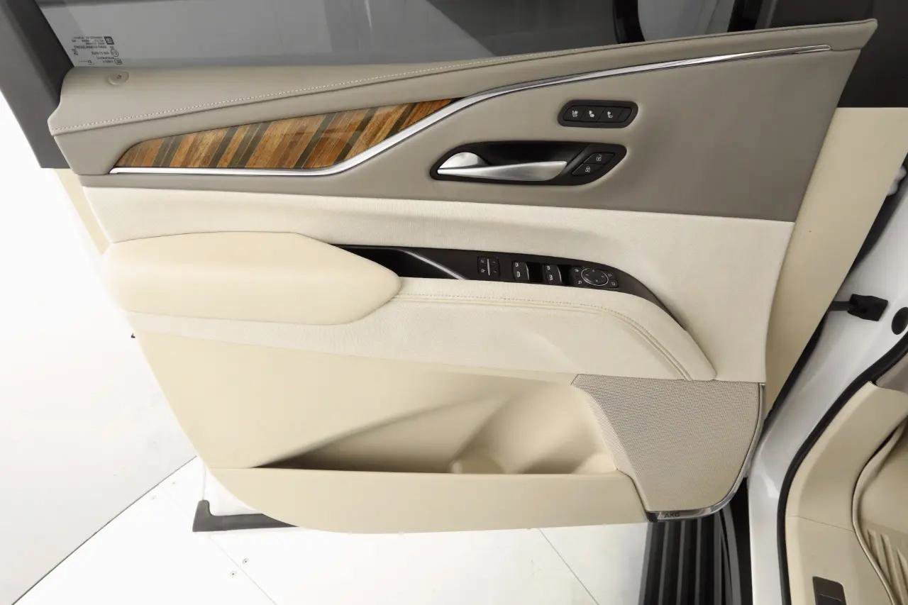 Used 2023 Cadillac Escalade Sport Platinum w/ LPO, ONYX Package AWD/4WD image 10