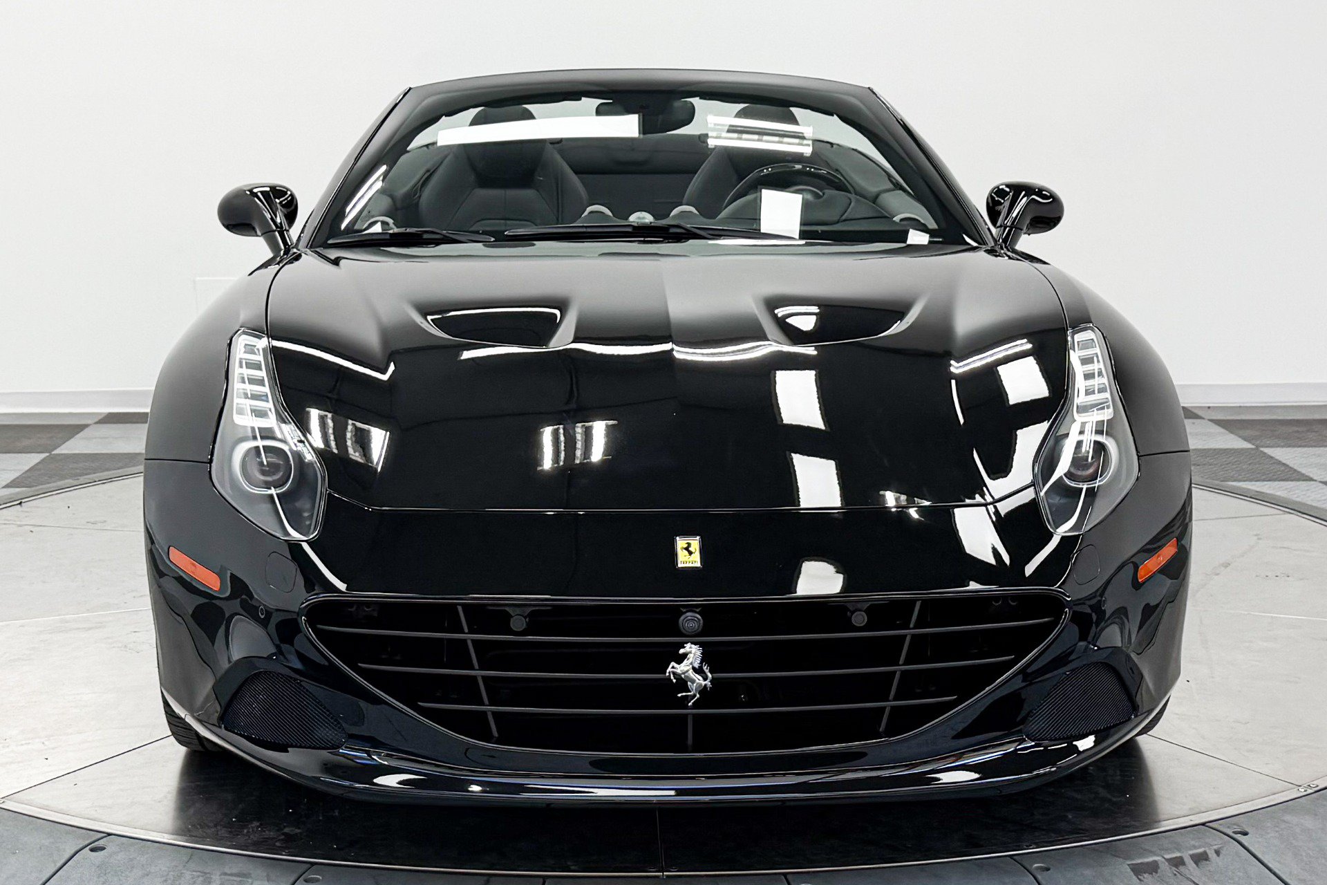 Used 2016 Ferrari California T RWD image 4
