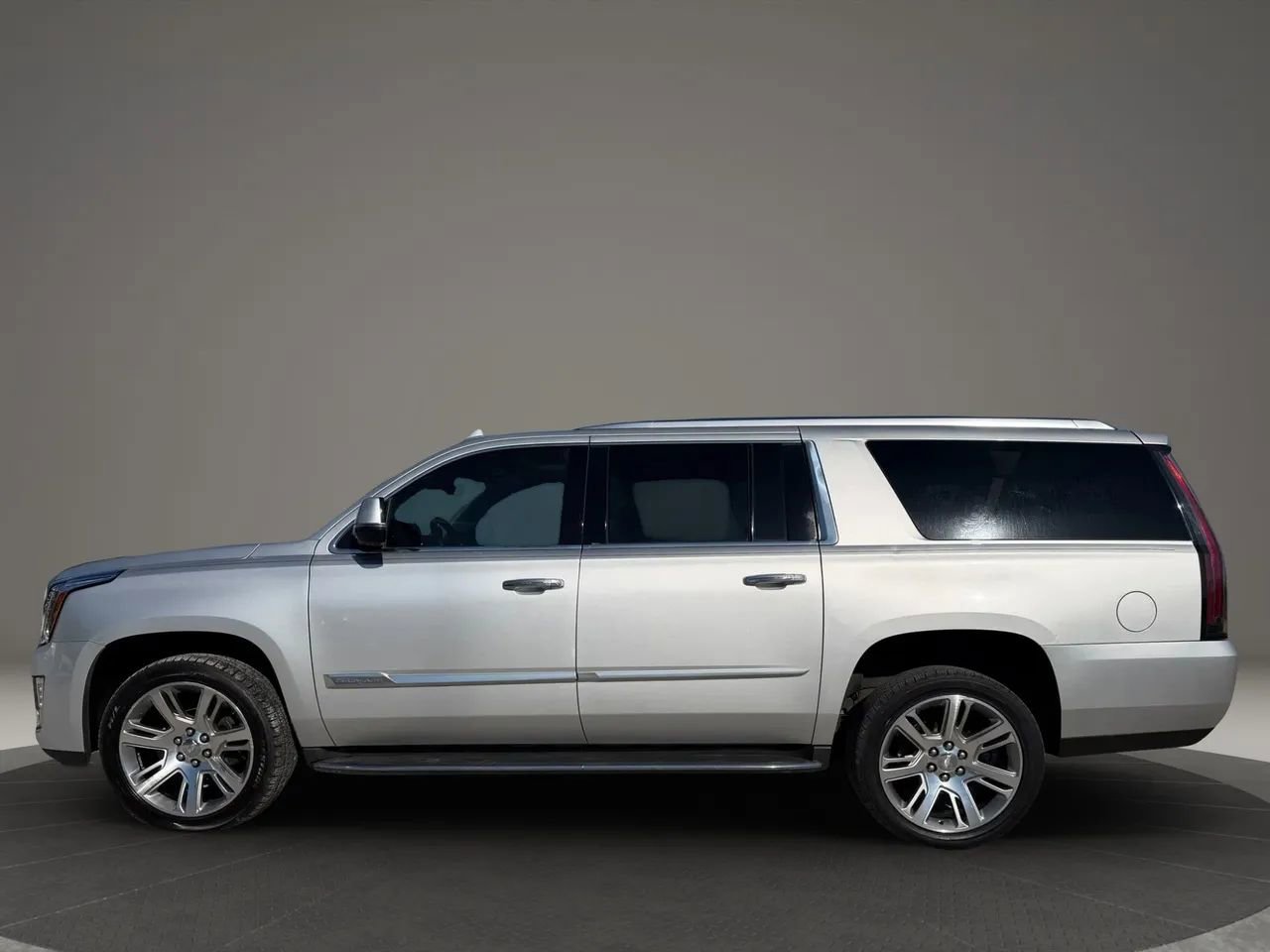 Used 2015 Cadillac Escalade ESV Premium image 2