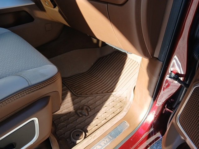 Used 2020 RAM 1500 Laramie image 28