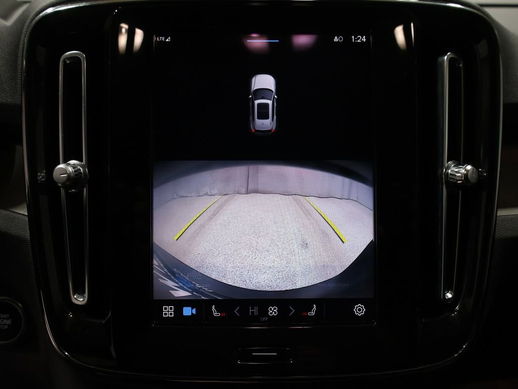 Used 2023 Volvo XC40 B5 Core image 27