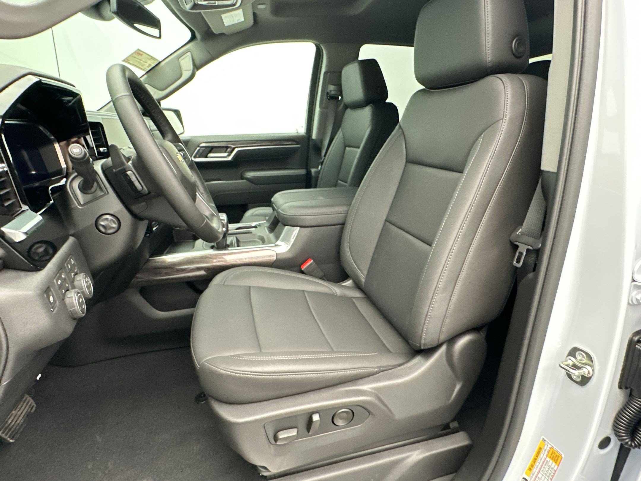 New 2026 Chevrolet Silverado 1500 LTZ w/ LPO, Dark Essentials Package AWD/4WD image 5