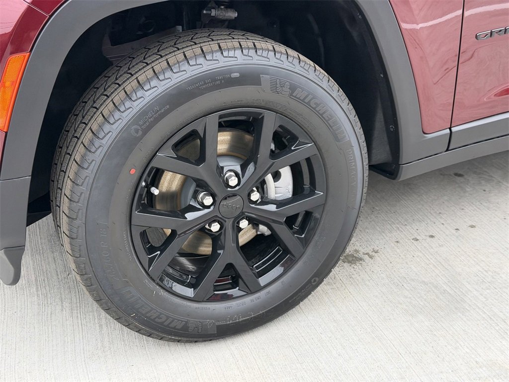 New 2025 Jeep Grand Cherokee Altitude image 9