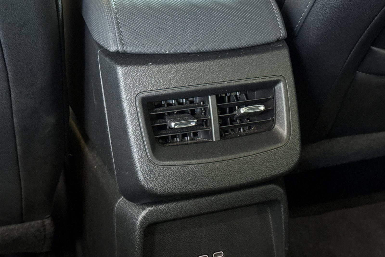 Used 2024 Chevrolet Equinox EV LT FWD image 38