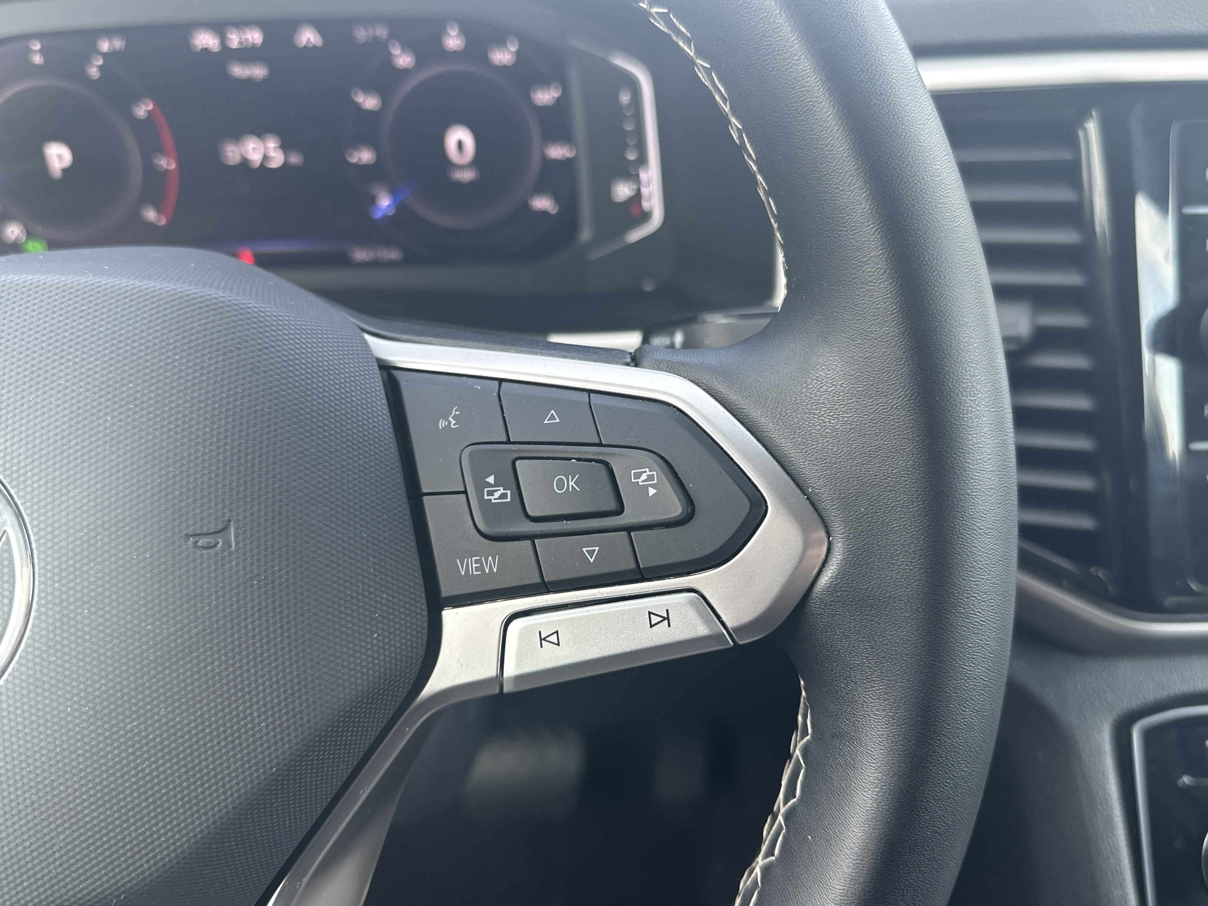 Certified 2023 Volkswagen Atlas Cross Sport SE w/ Black Wheel Package image 18