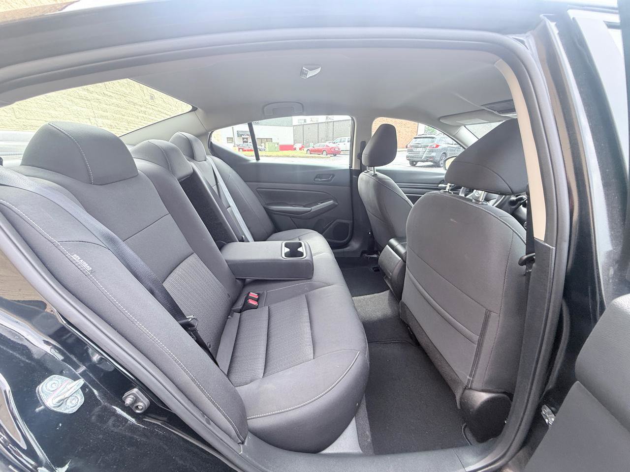 Used 2025 Nissan Altima 2.5 SV FWD image 12