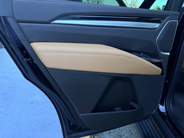 Used 2025 Cadillac Escalade Premium Luxury w/ Touring Package image 15