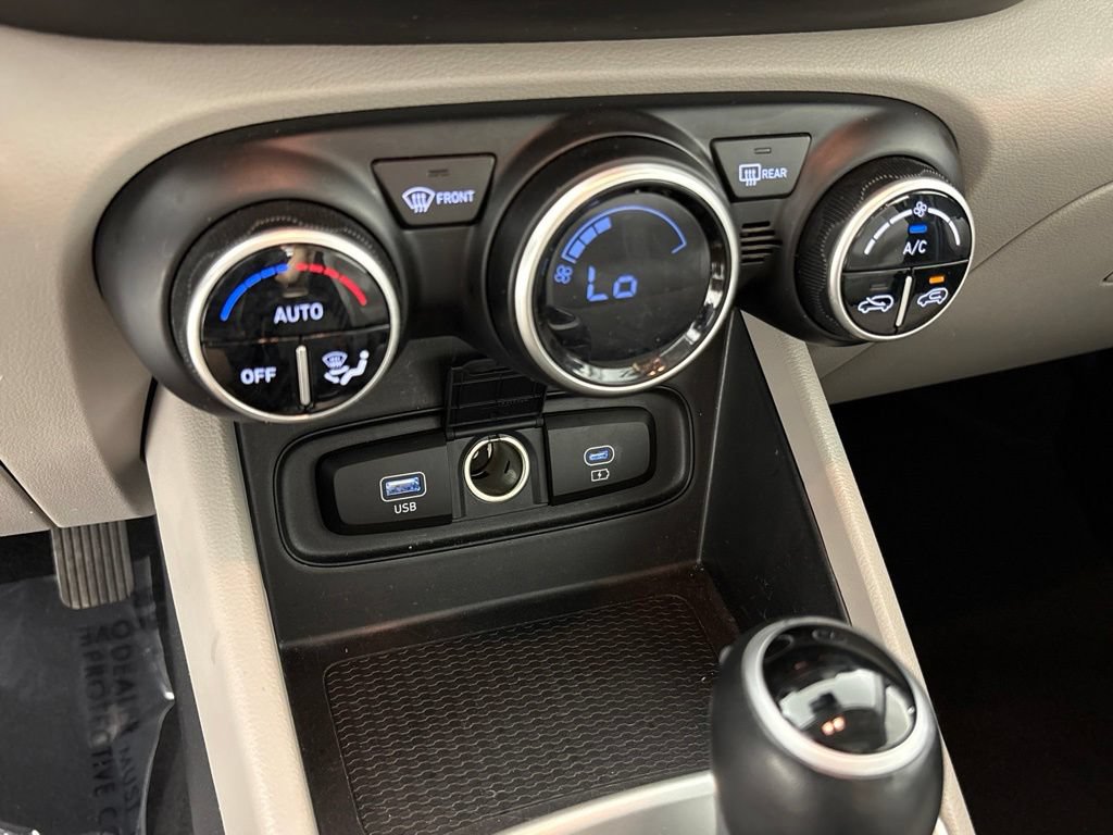Used 2025 Hyundai Venue SEL FWD image 34