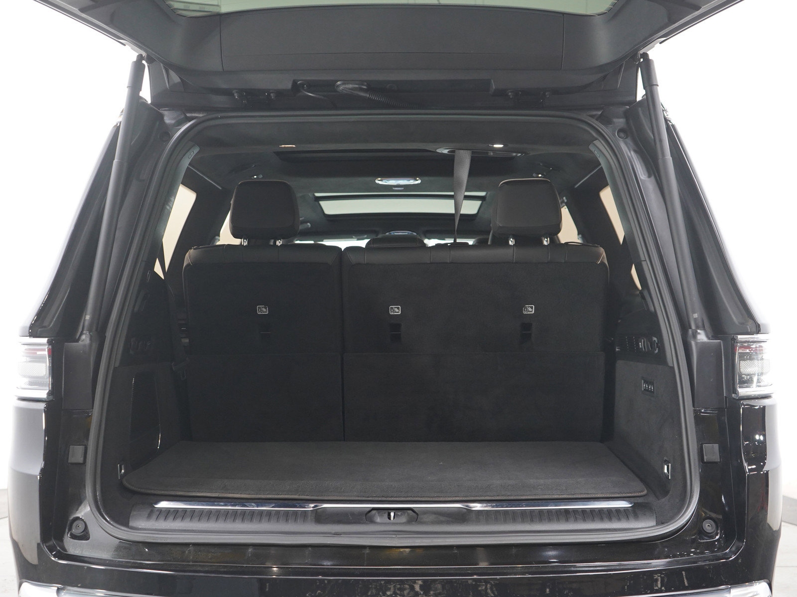 Used 2024 Jeep Grand Wagoneer Series III w/ Flexible Seating Group AWD/4WD image 19