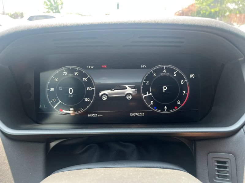 Used 2020 Land Rover Discovery Landmark AWD/4WD image 23