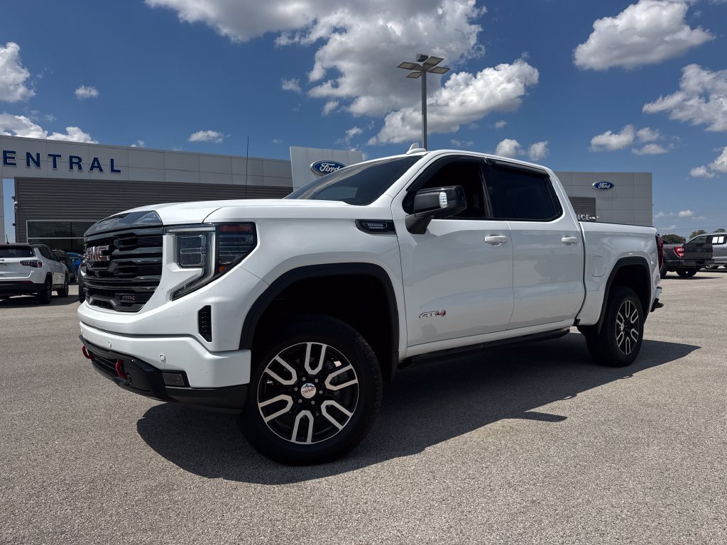 Used 2023 GMC Sierra 1500 AT4 AWD/4WD image 1