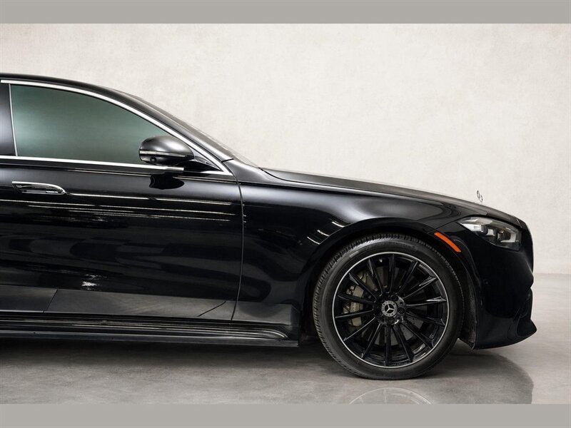Used 2022 Mercedes-Benz S 500 4MATIC w/ AMG Line Package image 10