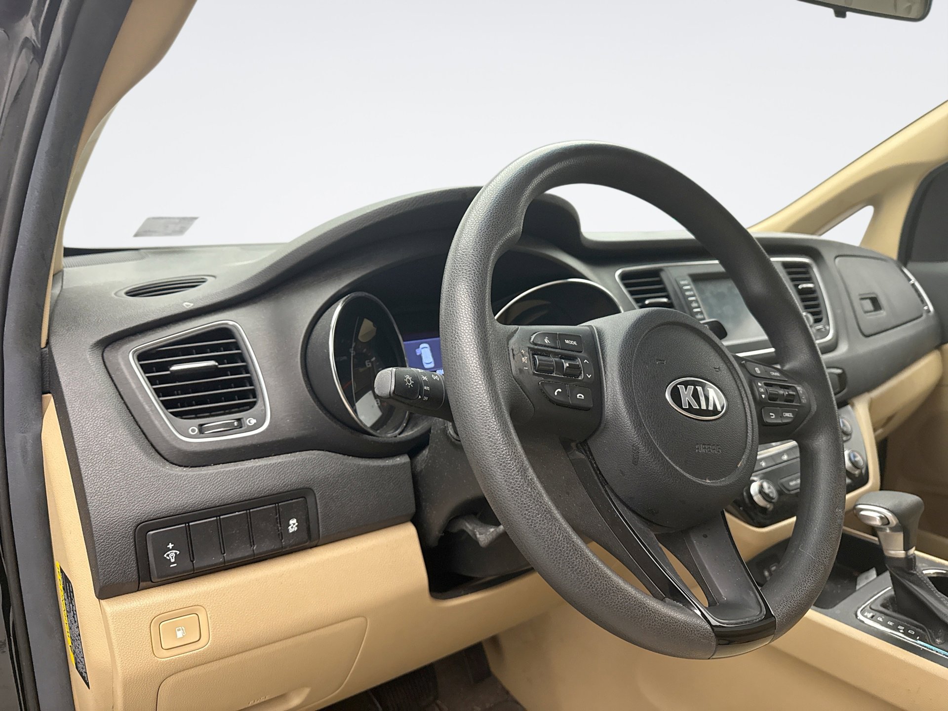 Used 2019 Kia Sedona LX image 7