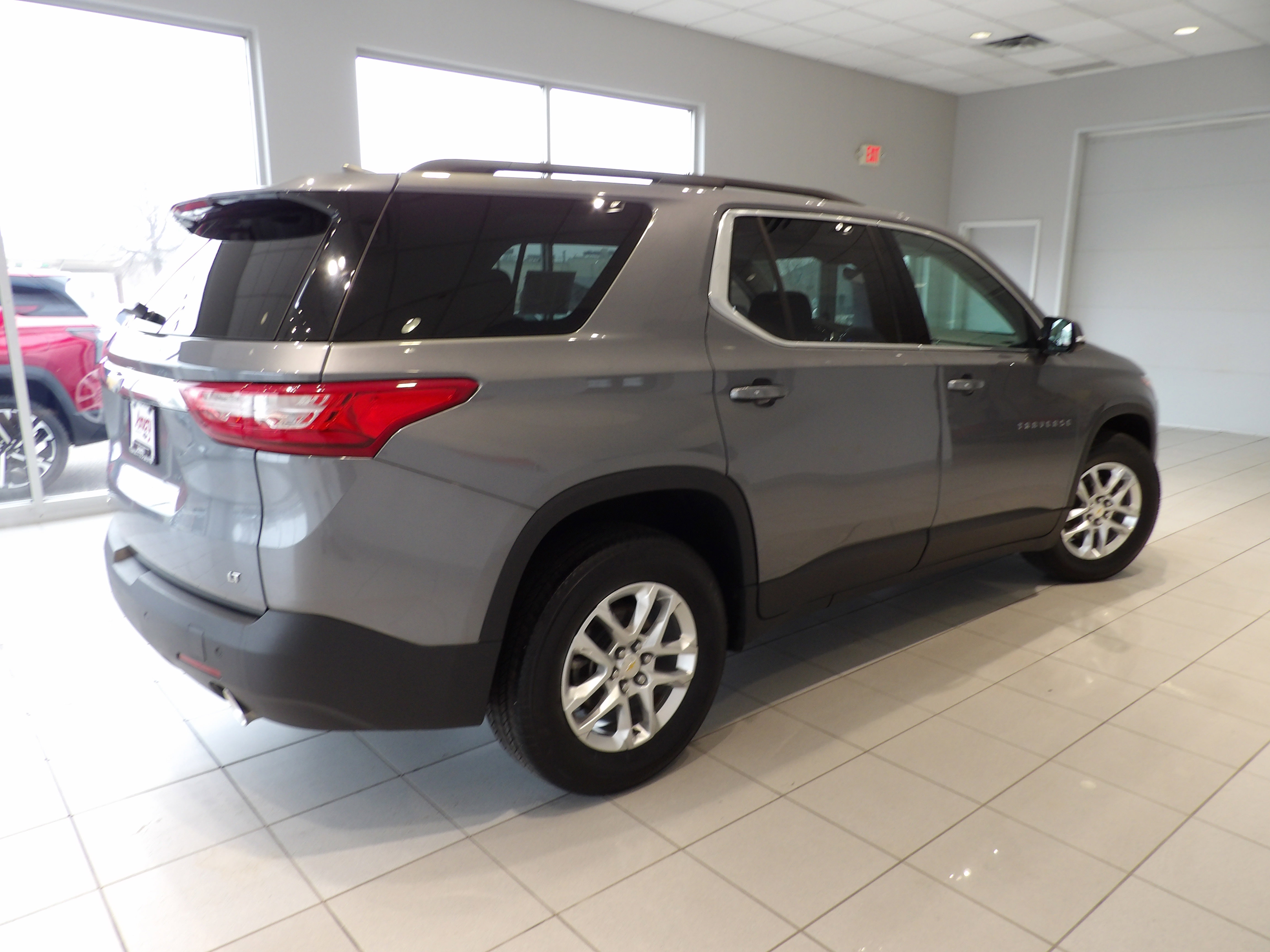 Used 2020 Chevrolet Traverse LT w/ Driver Confidence II Package image 4