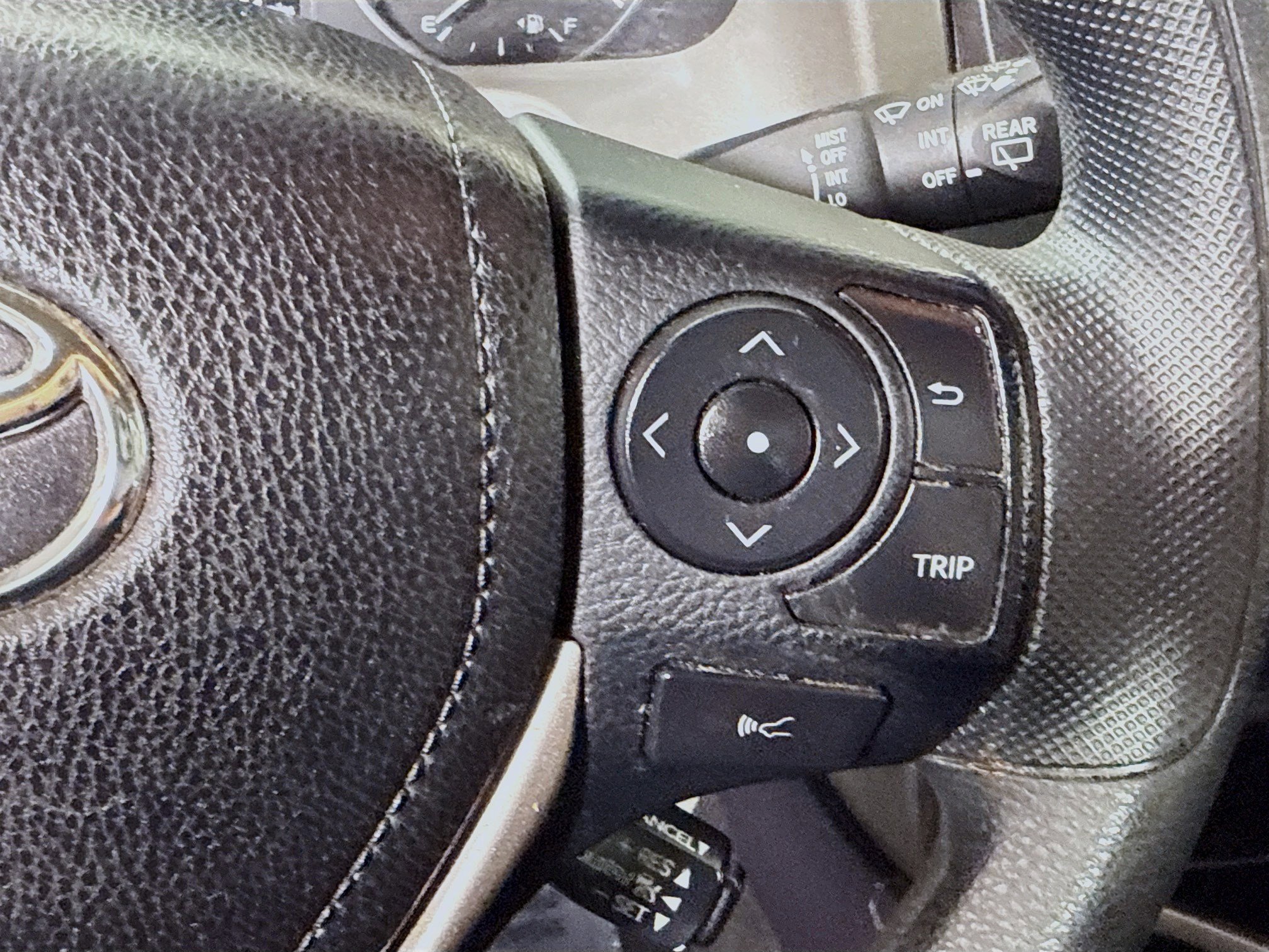 Used 2018 Toyota RAV4 LE image 15