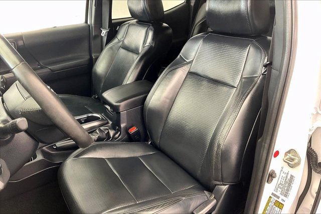 Used 2019 Toyota Tacoma TRD Off-Road w/ TRD Premium Off Road Package AWD/4WD image 18