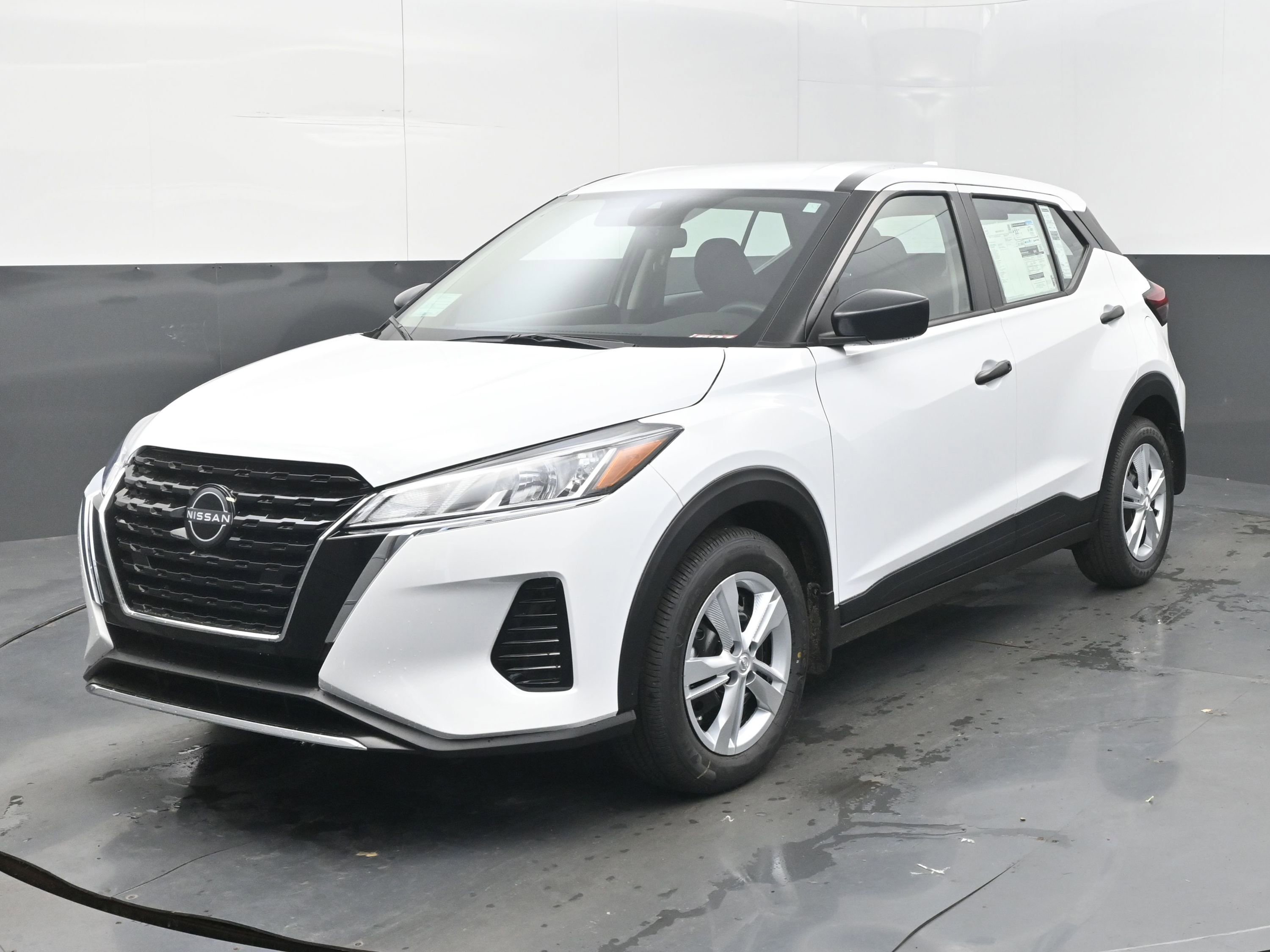 Certified 2025 Nissan Kicks Play S image 3