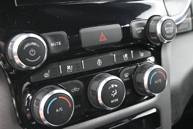Used 2024 RAM 1500 Laramie AWD/4WD image 36