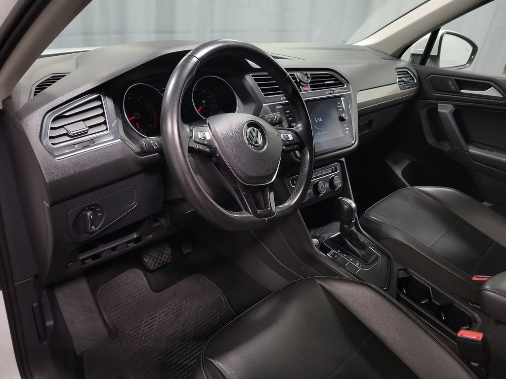 Used 2019 Volkswagen Tiguan SE w/ Panoramic Sunroof Package FWD image 17