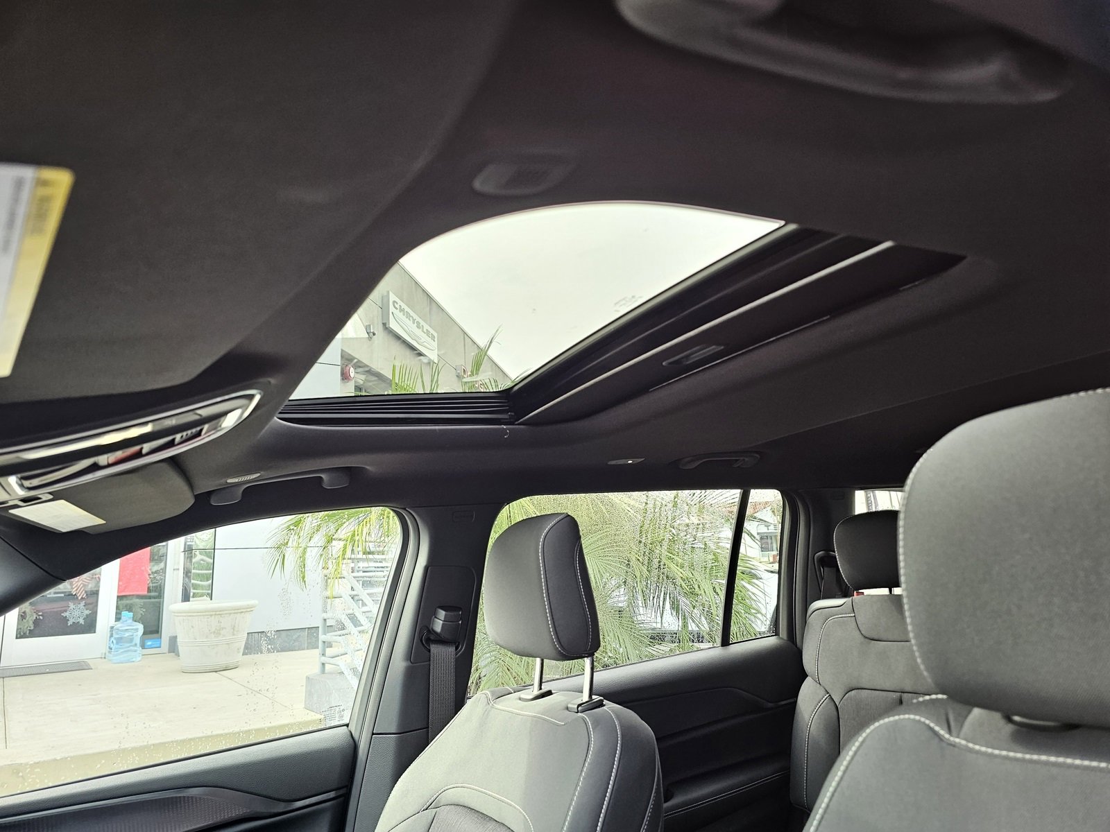 New 2025 Jeep Grand Cherokee L Laredo image 25