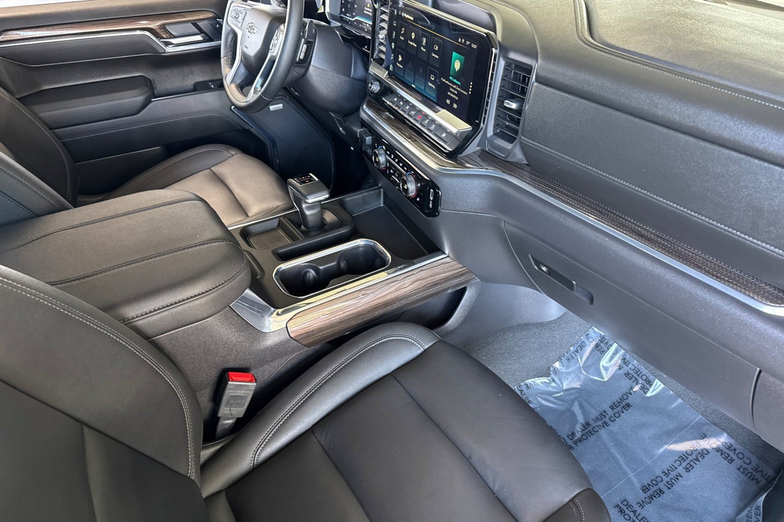 Used 2025 Chevrolet Silverado 1500 LT Trail Boss w/ LT Trail Boss Premium Package AWD/4WD image 33