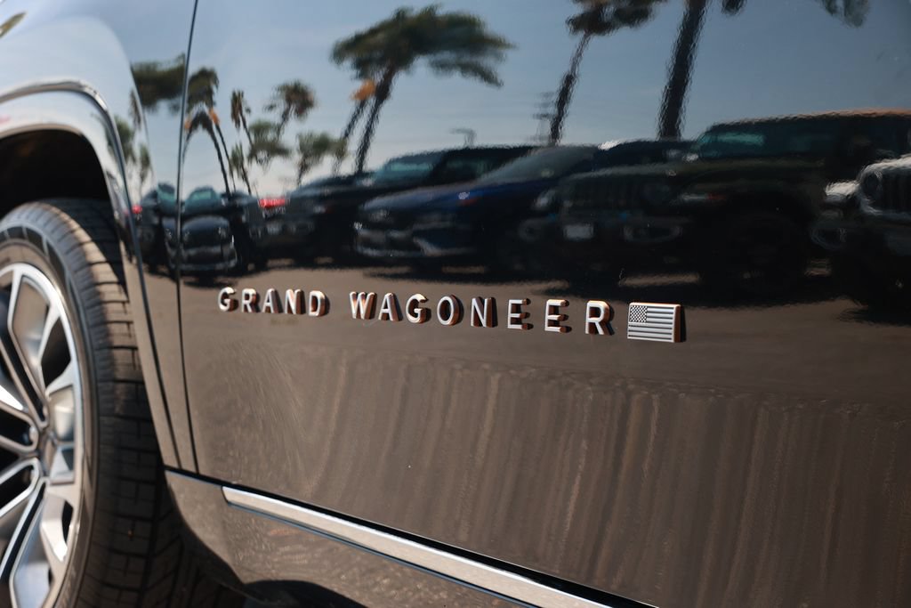 Used 2022 Jeep Grand Wagoneer Series III AWD/4WD image 16