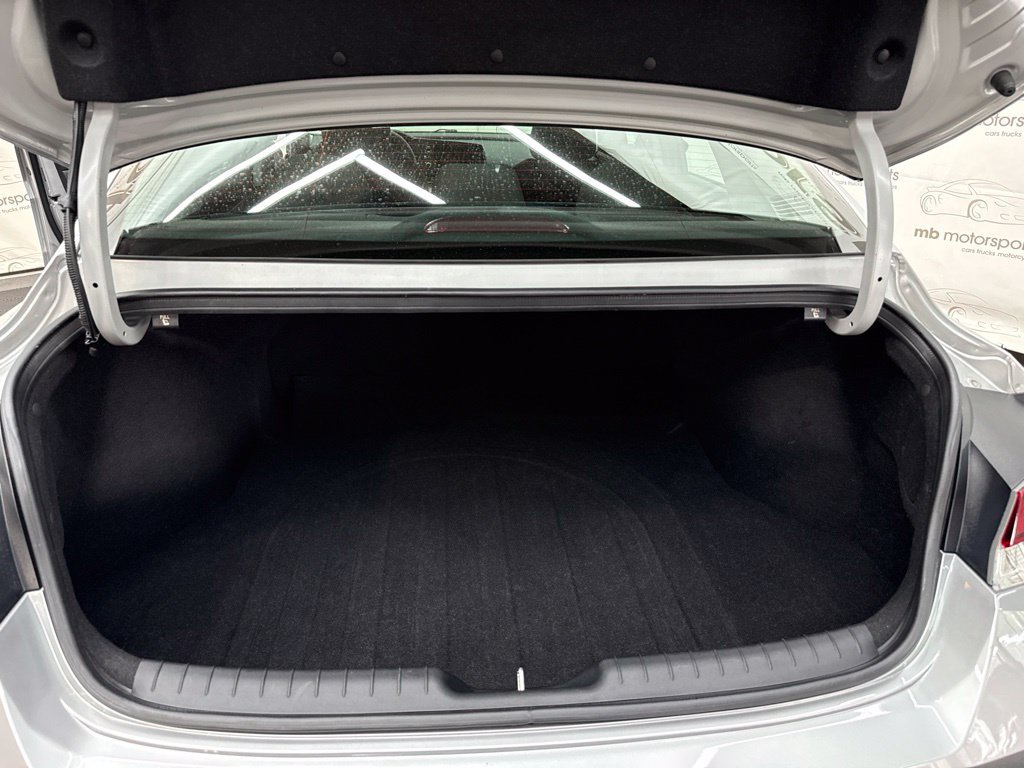 Used 2021 Hyundai Elantra SE FWD image 6