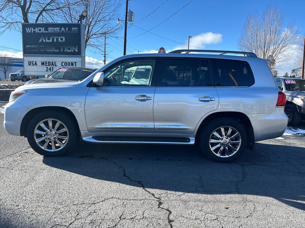 Used 2010 Lexus LX 570 4WD image 2