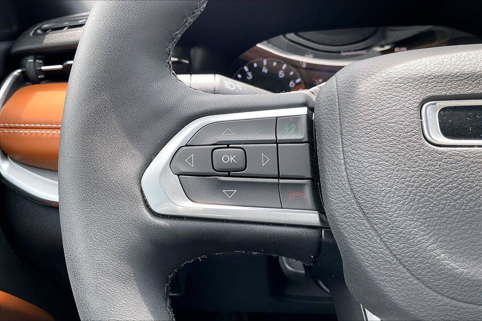 Used 2025 Jeep Compass Limited AWD/4WD image 18