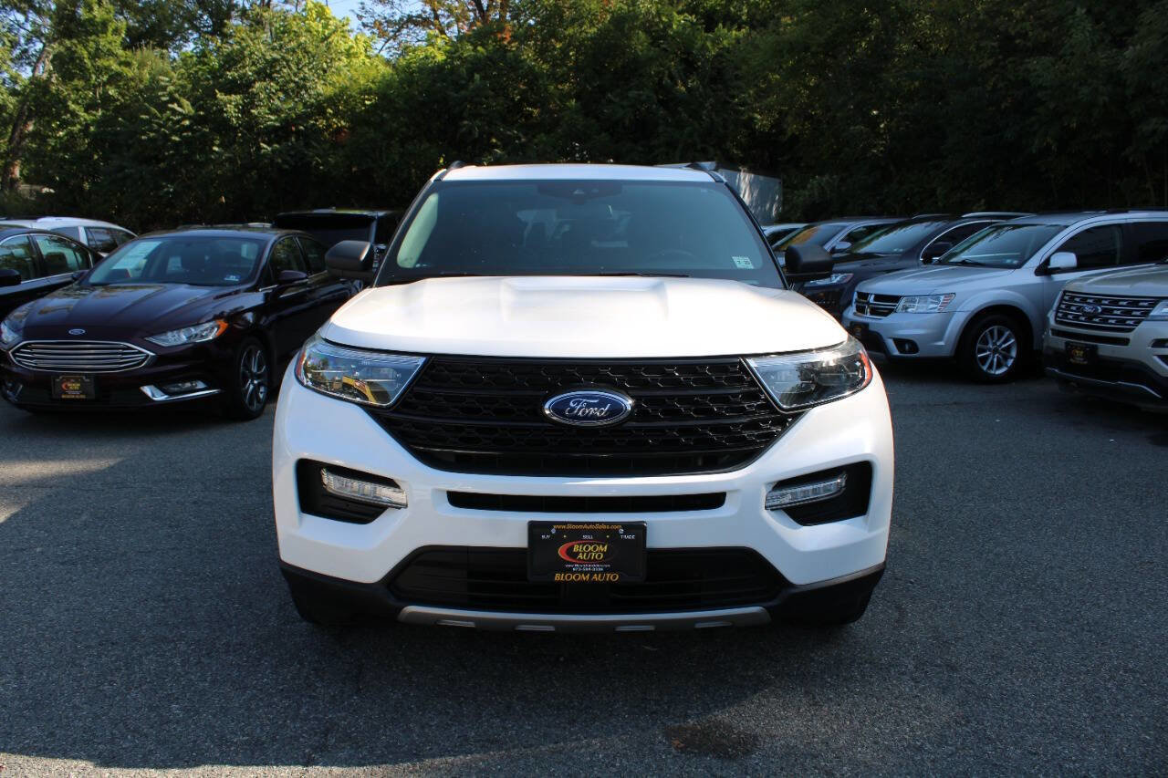 Used 2020 Ford Explorer XLT w/ Equipment Group 202A image 3